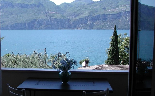 Large Apartment With Garden 100 Meters From The Lake
