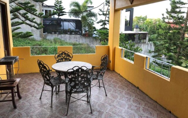 Tagaytay BNR Guesthouse 4BR With Balcony 12-14 Guest
