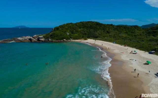 Lindo apartamento na praia de Mariscal Pé na areia