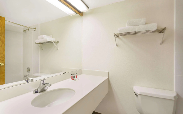 Crystal Inn Hotel & Suites