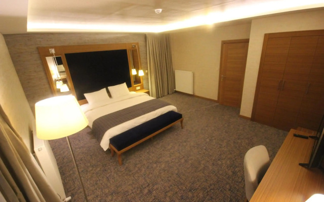 Garden Zara Hotel