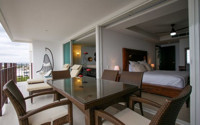 Wake Up To Sounds Of The Ocean Condo