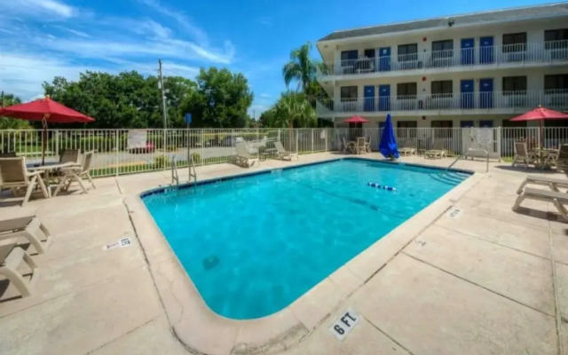 Motel 6 Bradenton, FL