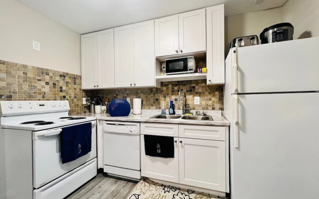 1087 Windsor