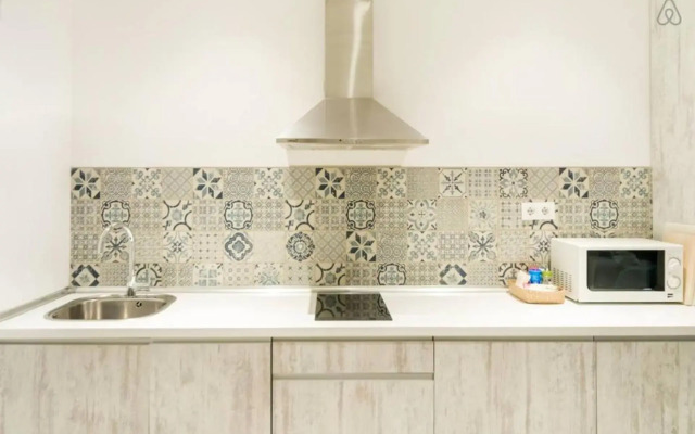 Explore a Walkable Neighborhood around a Comfy Apartment