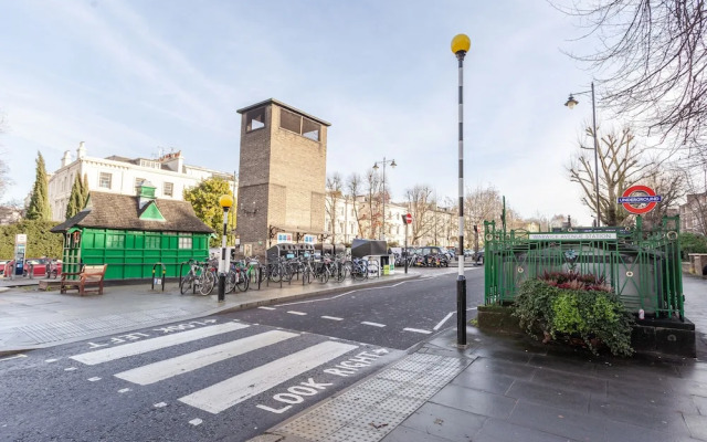 3 Bedrooms Apartment Central London