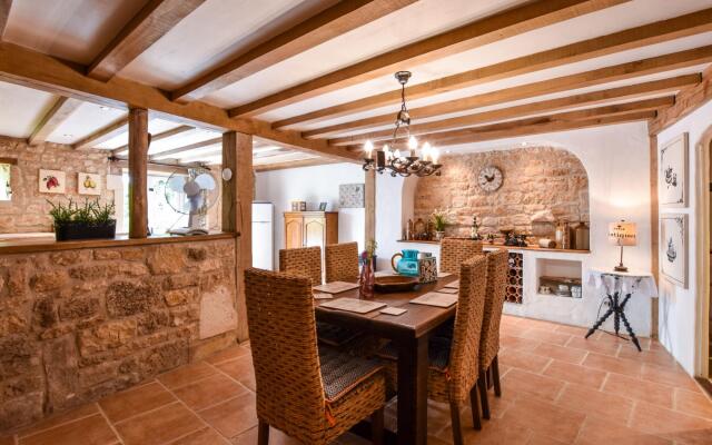 Cozy Holiday Home in La Foret-de-tessé With Private Pool