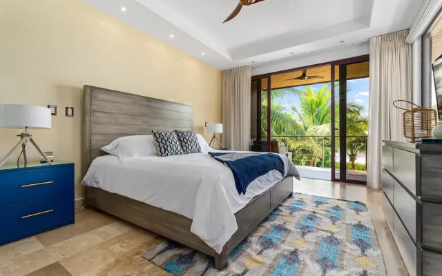 Beachfront Villa - Sunsets and Daily Maid Service