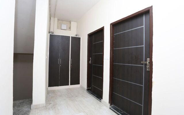 Oyo 28670 Hotel Dev Palace