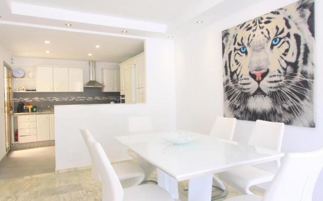 1093 modern beach apartment , huge terrace , bbq