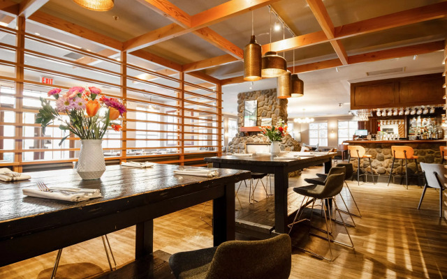 Coast Canmore Hotel & Conference Centre