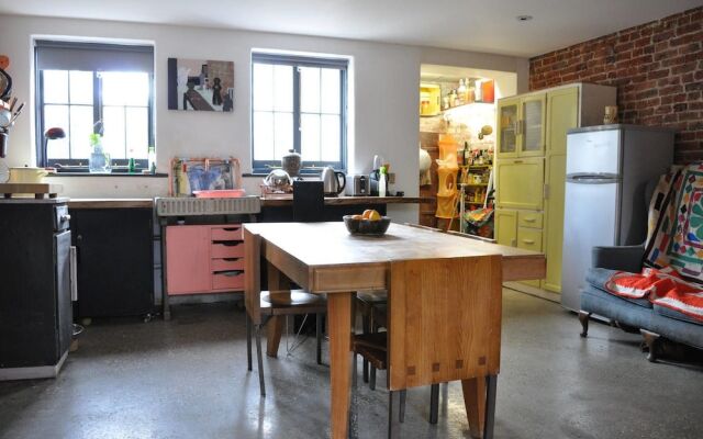 Colourful 3 Bedroom House in Camberwell