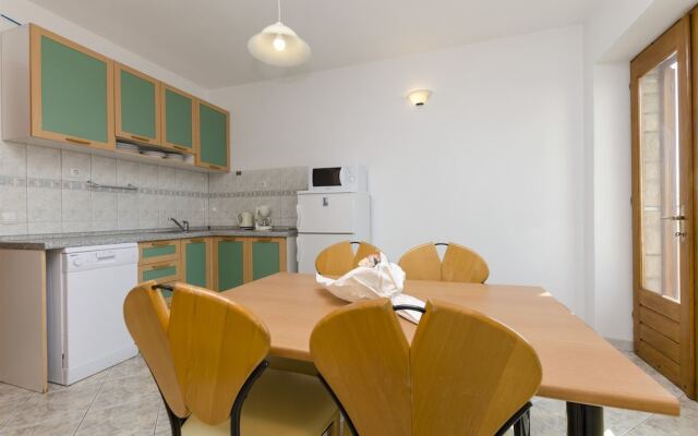 Apartments and Rooms LEA