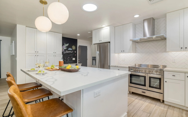 White Agate by Avantstay Pool + Playground