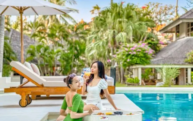 Villa Venice - 2000m2 Garden, right behind beach – People – Kerobokan Kelod