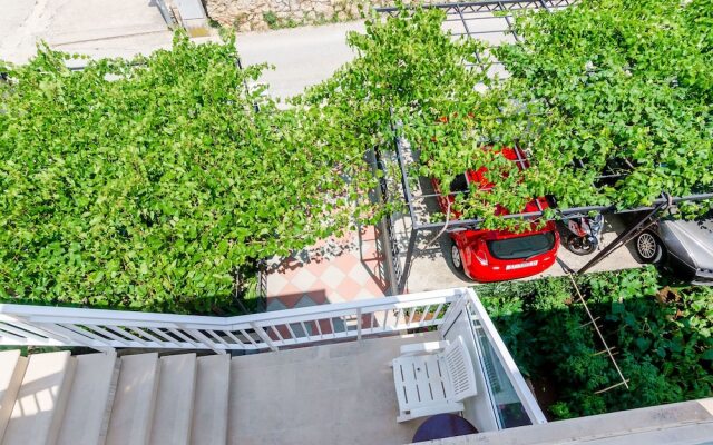 Comfortable Apartment With Amazing Seaview and Private Balcony,free Parking,wifi