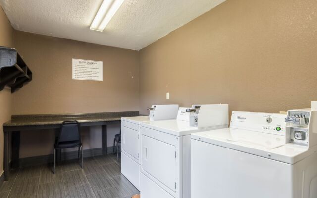 Clarion Inn & Suites Russellville I-40