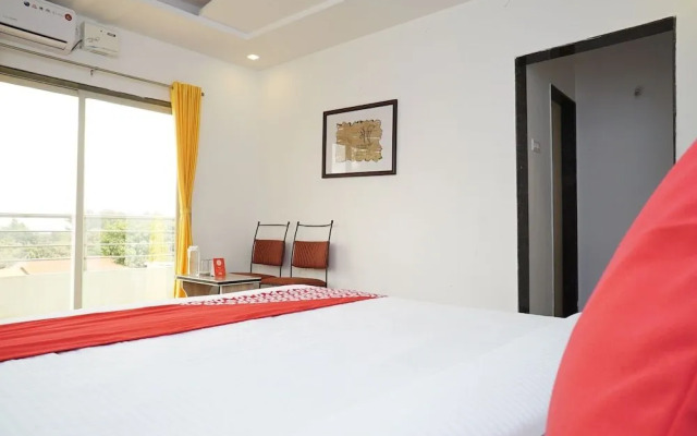OYO 18730 Galaxy Inn