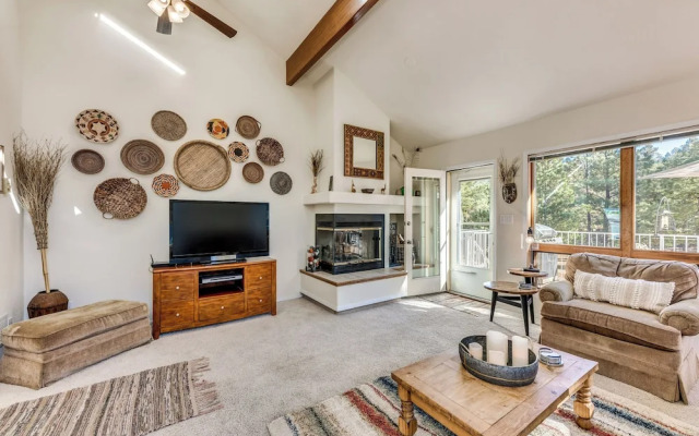 Bright Townhome - 1 Mile to Downtown Cloudcroft