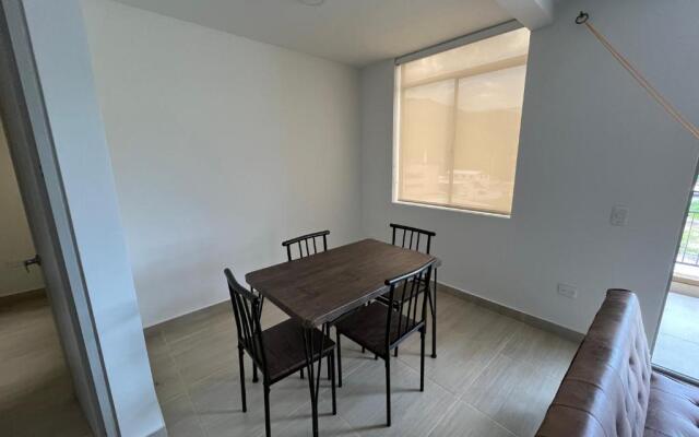 Apartamento con piscina y parqueadero a 7 min del centro