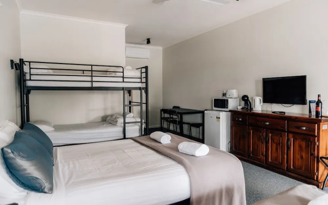 Port Albert Motel