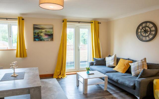 Queens Townhouse - 3 Bedrooms - Pets - Parking