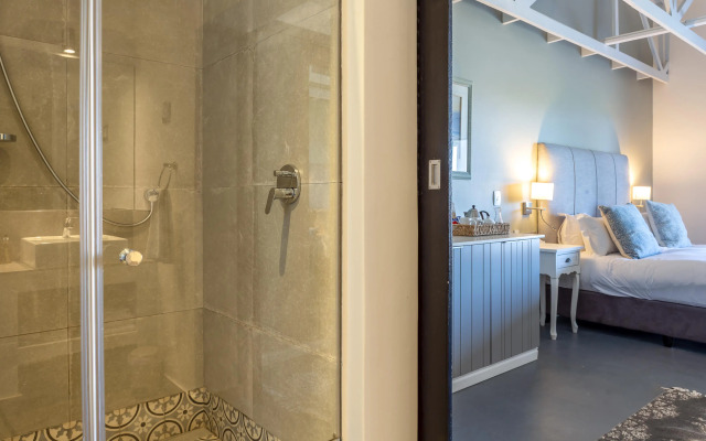 Whale Rock Luxury Lodge