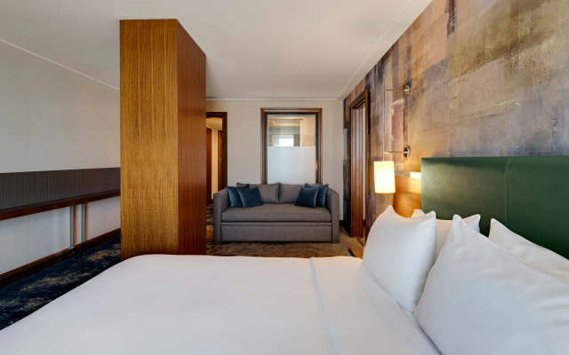 DoubleTree by Hilton Hotel Van