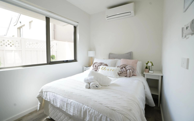 U1 Brunswick Living Ground Floor Patio Close to APT and CBD Free Wifi Tram at Doorstep – Guest Rooms – Melbourne