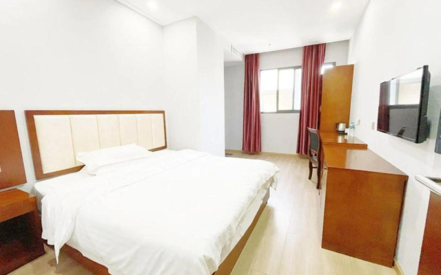 Jinbaoli Hotel (Yellow Crane Tower Fuxing Road Metro Station)