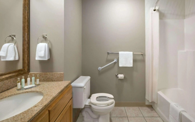 Travelodge by Wyndham Edmonton Airport
