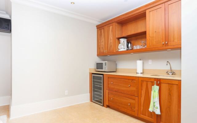 Charming Suite Cypress by Elevate Rooms