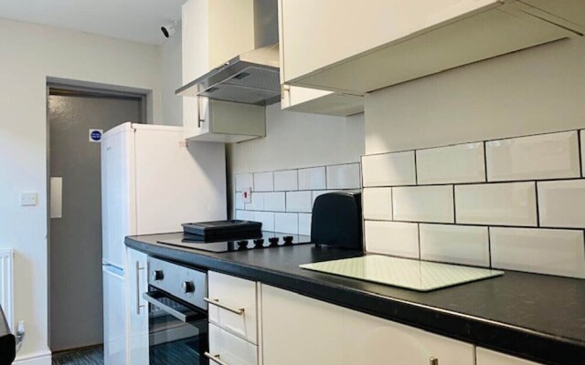 Townhouse @ 110 Etruria Vale Road Stoke