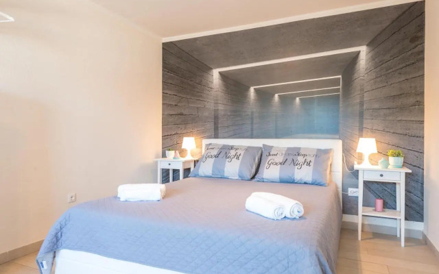 Brand New Studio With Terrace & Parking