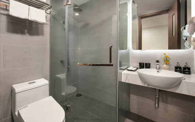 Hanoi Vacanza Premier Hotel