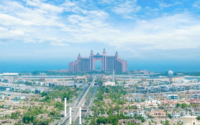 LUX Iconic Views at The Palm Tower 5