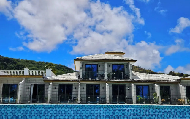 The Waterfront Oasis