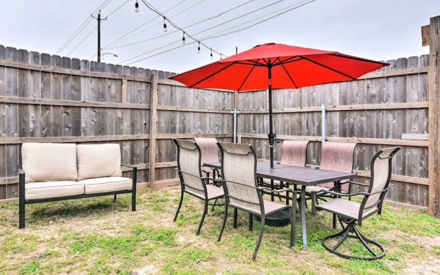 Romantic Apt: Private Patio & Shared Hot Tub!