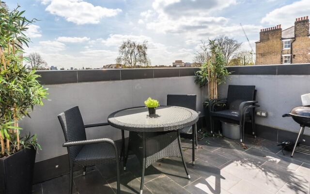 Spectacularly Stylish 2 Bed Flat Heart of Fulham