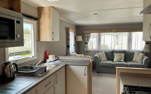 Cosy 3 Bedroom Caravan in South Cerney