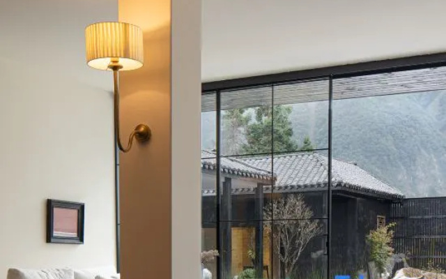 Magnolia Maison – Balcony – Luding