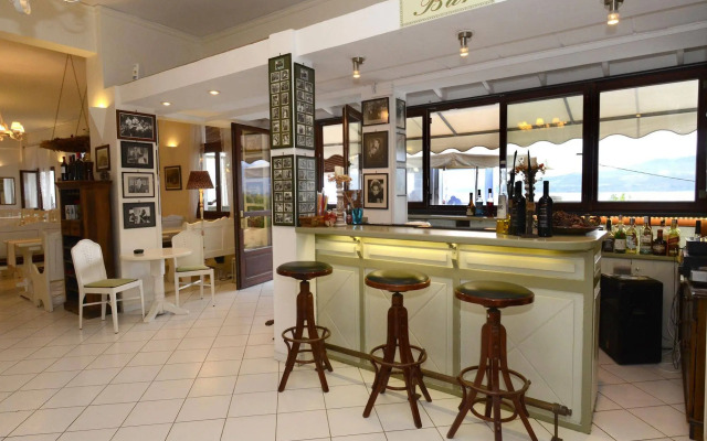 Clara Hotel