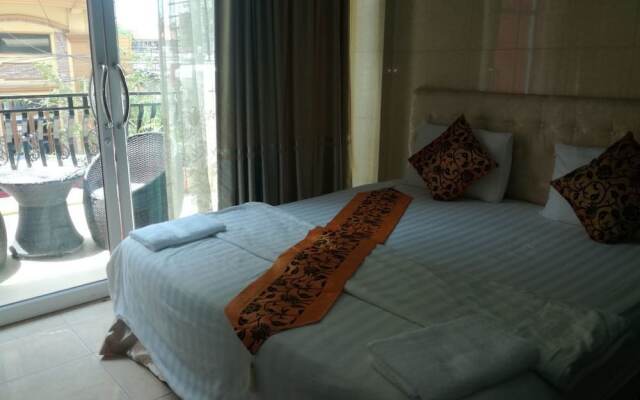 Ruchi India Restaurant & Guesthouse - Hostel