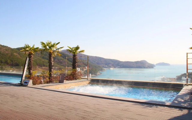 Friemily Pool Villa & Hotel