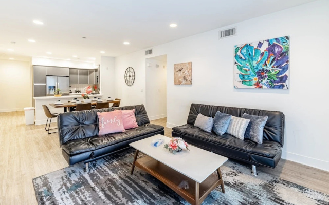 Fully Furnished 3br Apartment On Poinsettia Pl 3 Bedroom Apts by RedAwning