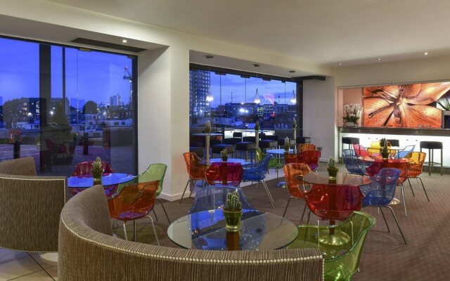 Fraser Place Canary Wharf