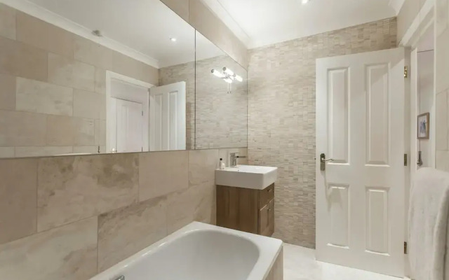 Theed Street by Onefinestay