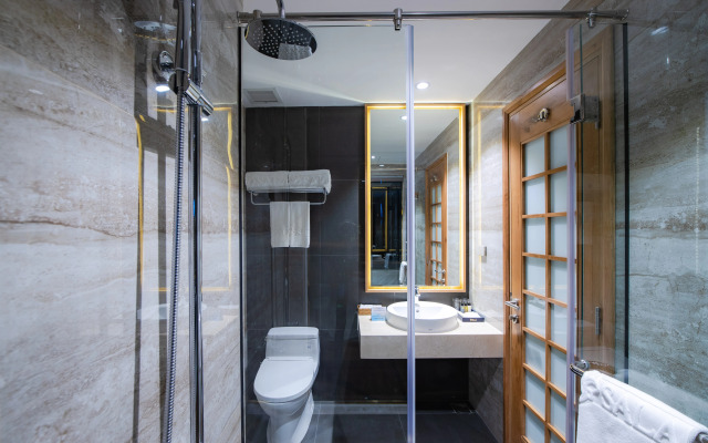 Sala Danang Beach Hotel