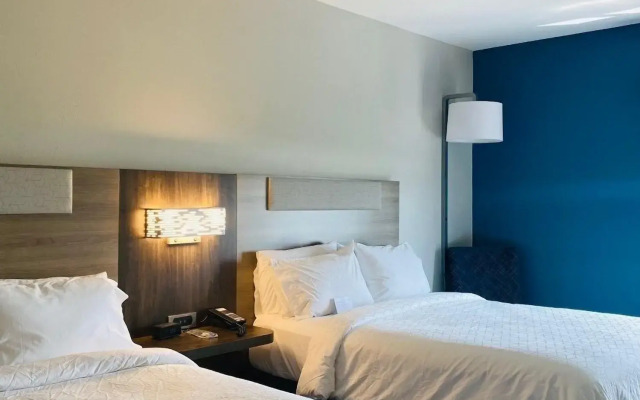 Holiday Inn Express Gulfport Beach by IHG