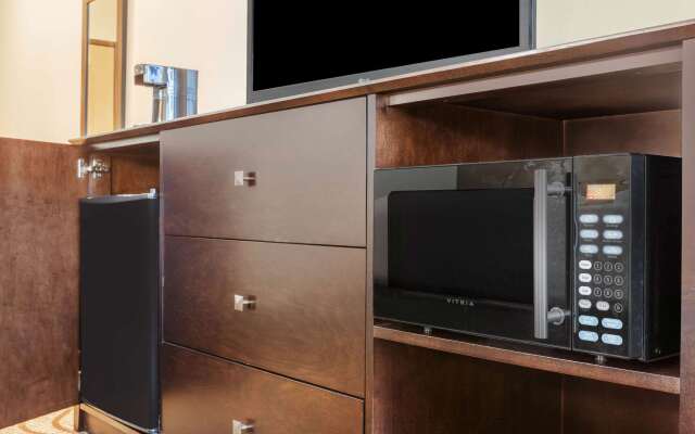 La Quinta Inn & Suites by Wyndham Beeville